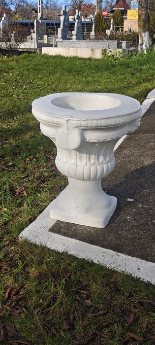 Ghiveci flori cu cap de leu