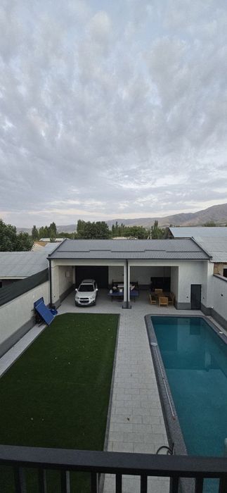 Аренда дача.Современная дача в стиле hi-tech с бассейнами и сауной . O