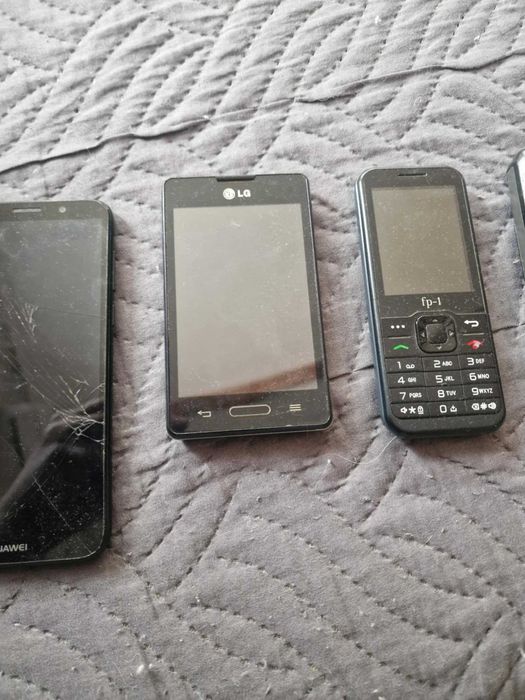 Лот телефони 4 бр.