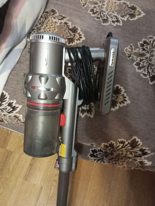 Пылесос вертикальный, совершеннно новый..