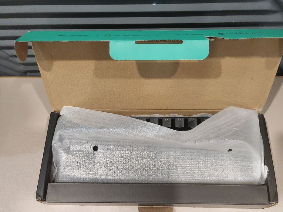 Механическая клавиатура + набор для чистки 7-в-1 (в подарок)