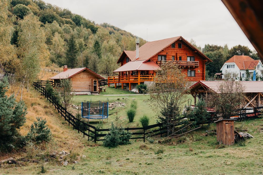 Cabana din lemn rotund