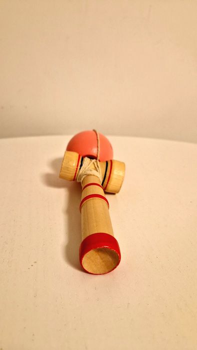Kendama din lemn – stare foarte buna, ideala pentru incepatori