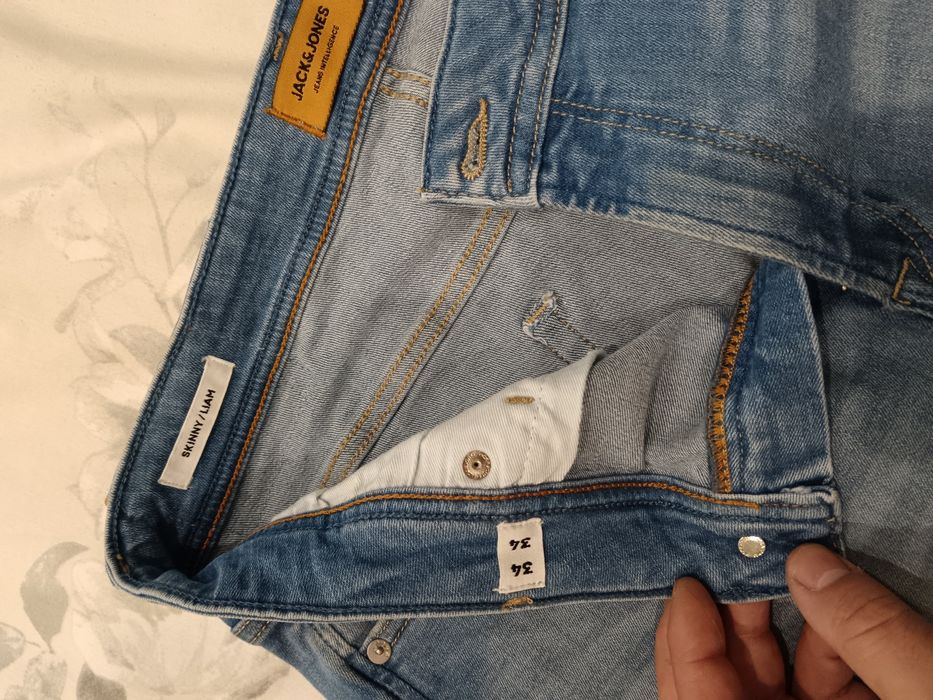 Дънки чисто нови