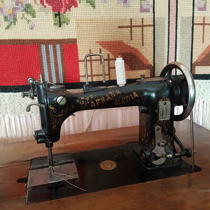 Vand masina de cusut Afrana