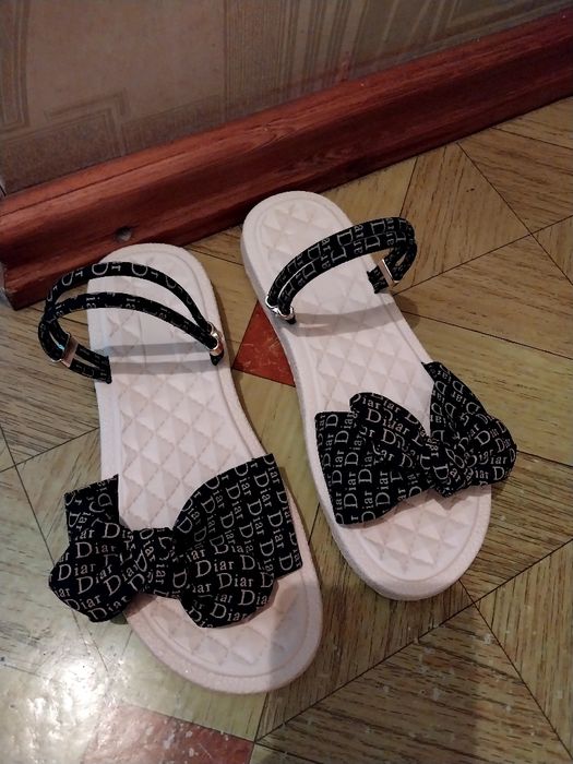 Босоножки и туфли на девочку