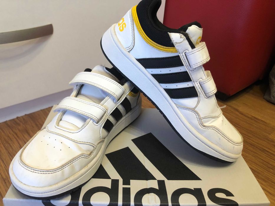 Adidas детски маратонки Hoops номер 35