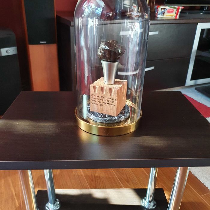 Meteorit clasificat veritabil colectie TOP 178 grame cu vitrina muzeu pe comanda