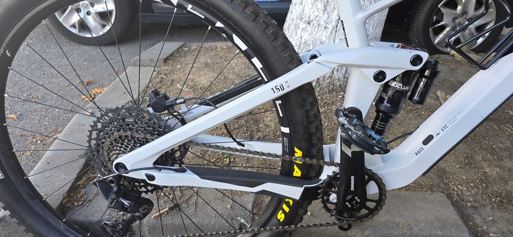 Bicicleta full suspension Cube Race Carbon