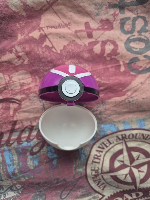 Покемон играчки и карти