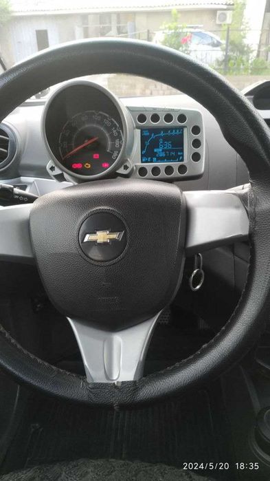 Spark srochno sotiladi