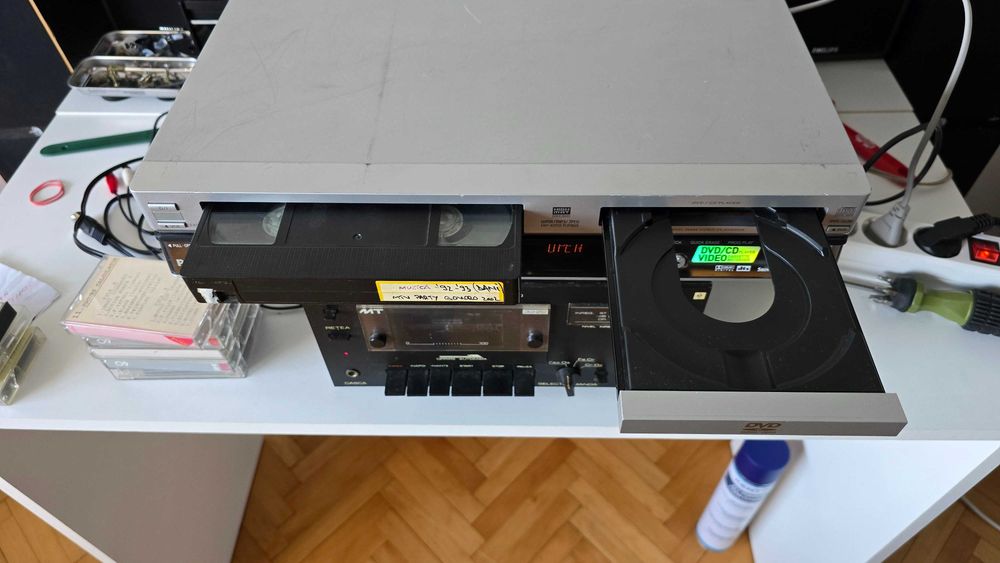 Player/Recorder VHS/DVD Panasonic NV-VP30 EC-S, functioneaza total