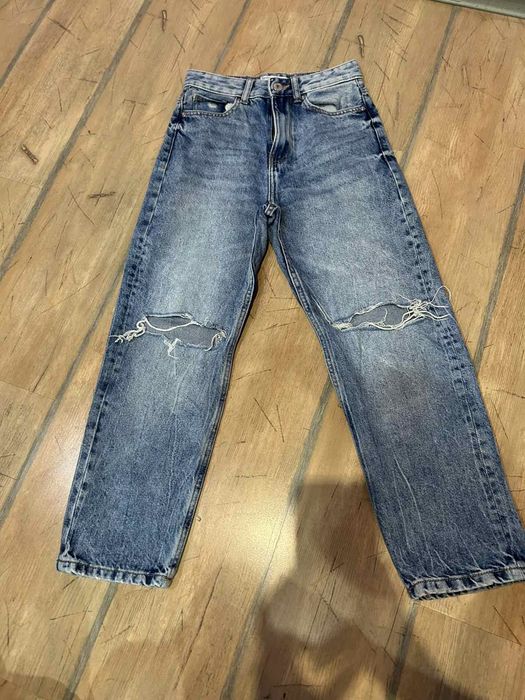 Дънки на марката Bershka