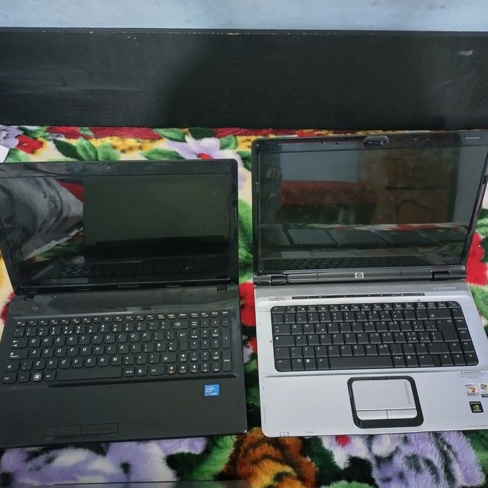 Vând laptopuri plus tablete