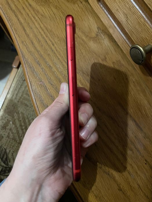 Продам Iphone SE 2020