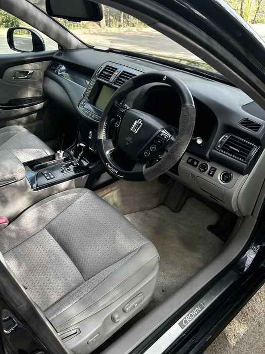 Toyota Crown 2010