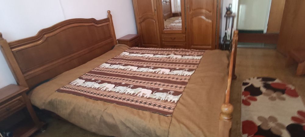 Ofer spre vanzare dormitor lemn masiv