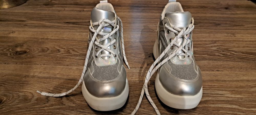 Обувки на висока платформа 37,5намер