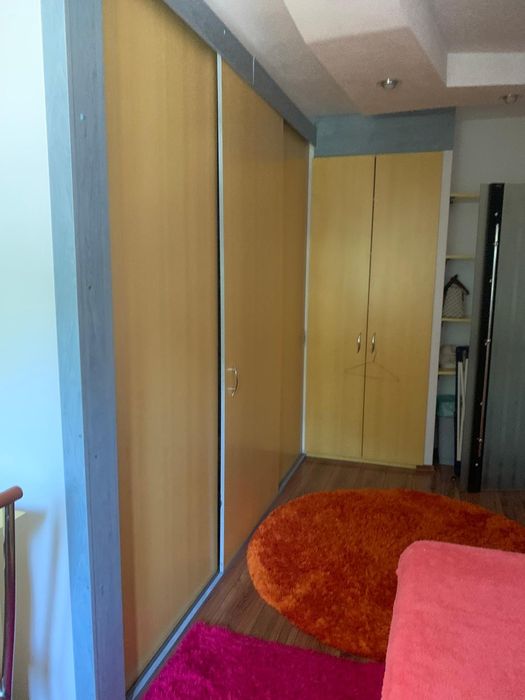 Gazdă pentru fată.