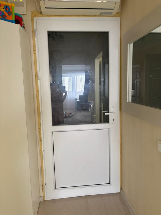 Продается пластиковая дверь