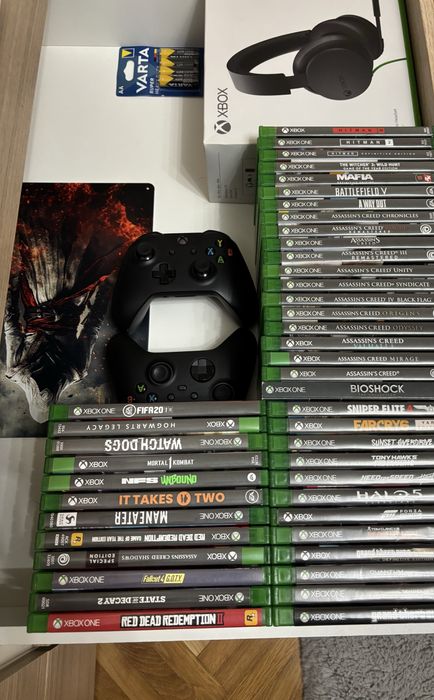 Xbox series X + 44 jocuri + 1 x controller extra + casti + 2TB stocare