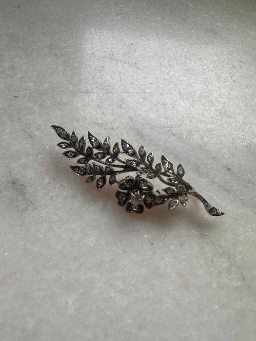 Pandantiv din aur roz și argint, decorată cu diamante, în. sec. XX