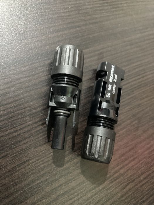 Конектори за соларни панели