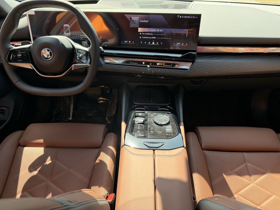 BMW 530e Hybrid  2025г.  В НАЛИЧИИ