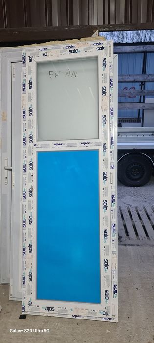 Usi de termopan interior si exterior.