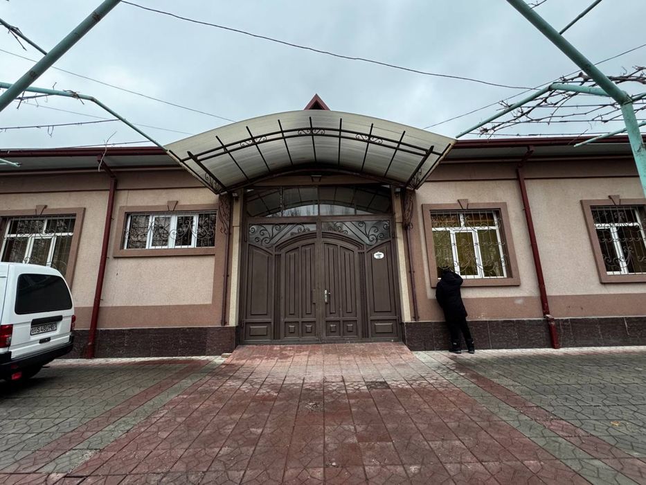 Xovli uy joy 3 sotix fasad 18x20 biznes uchun xam zor joy