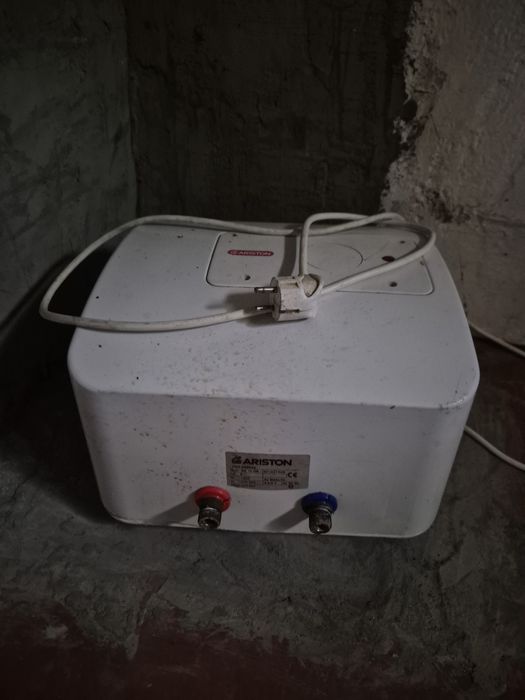 Продам три шкафа