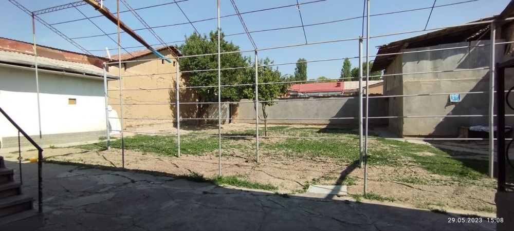 Ховли уй сотилади.