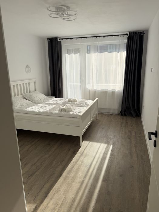 Inchiriez apartament 2 camere. Apartamentul este dotat si mobilat