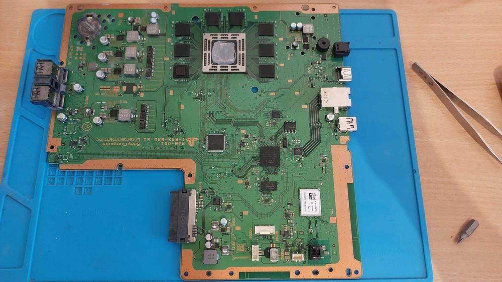 Reparații laptopuri și console Xbox / PlayStation – Arad