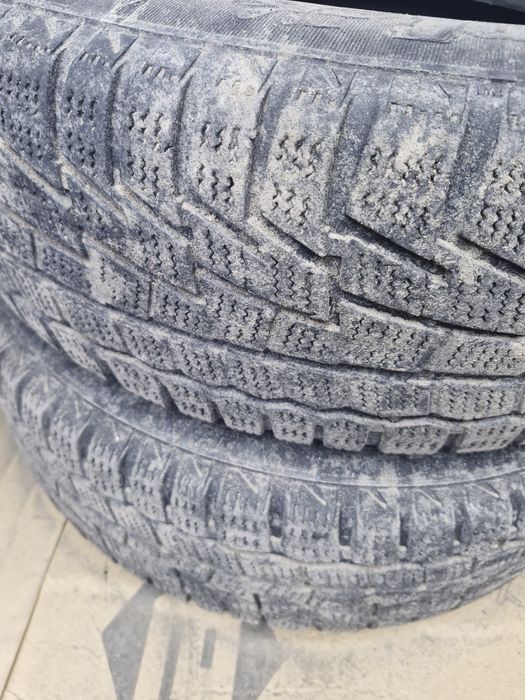Продам 2 зимние шины под камеры