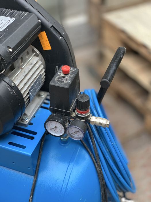 ABAC  A29 Електрически бутален компресор 90л