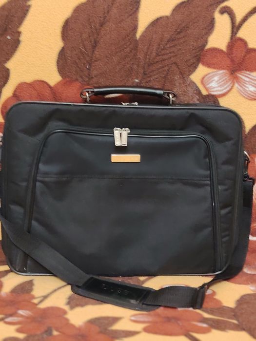 Продам новую сумку для ноутбука в твёрдом каркасе