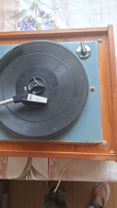 Грамофон „АККОРД-210„