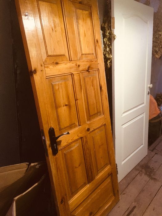 Дверь деревянная б/у.