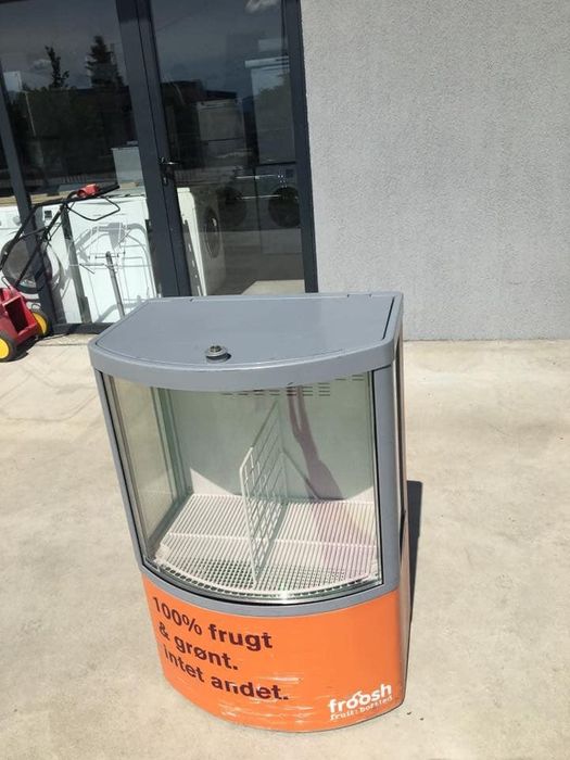 Малка плюсова хладилна витрина