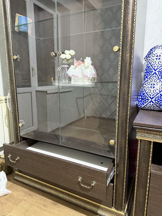 СРОЧНО Продам шкаф для сервиса и комод
