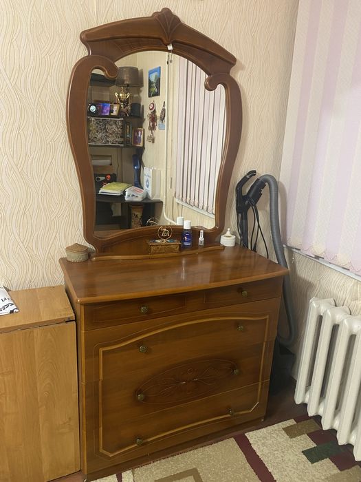 Продам спальный гарнитур