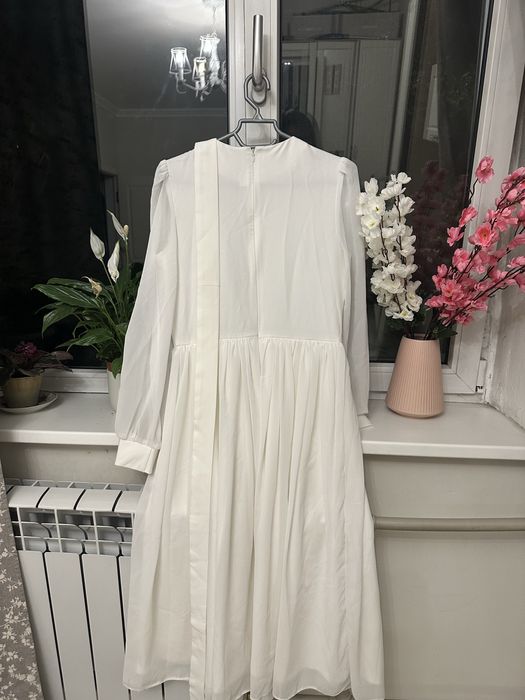 Платье белое 42-44 размер