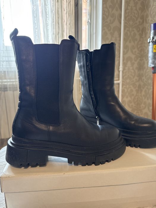 Высокие ботинки в очень хорошем качестве