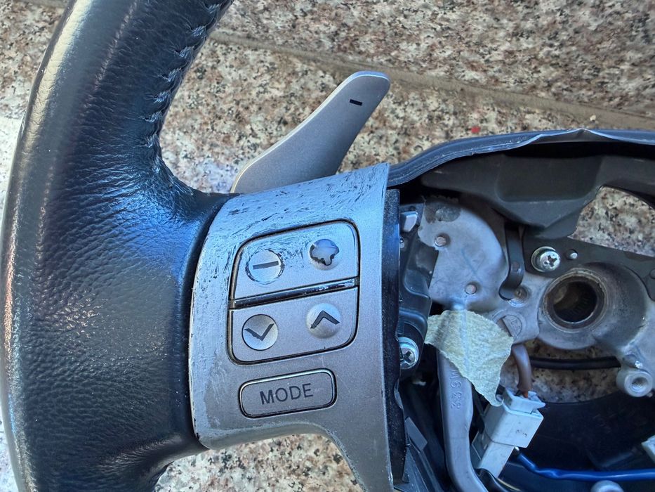 Toyota Auris - Волан