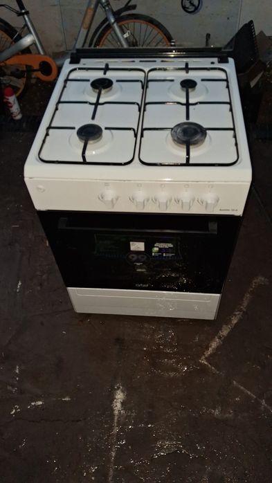 Срочно продаётся газ плита идеальном состоянии Ге