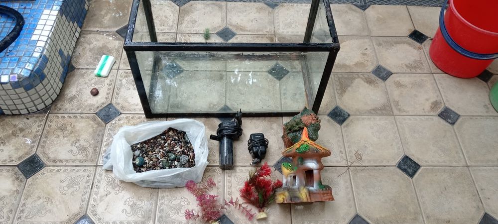 Akavarium sotiladi 50 litrli temir ramkali