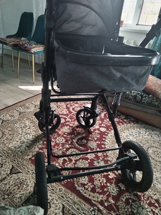 продам детскую каляску б/у