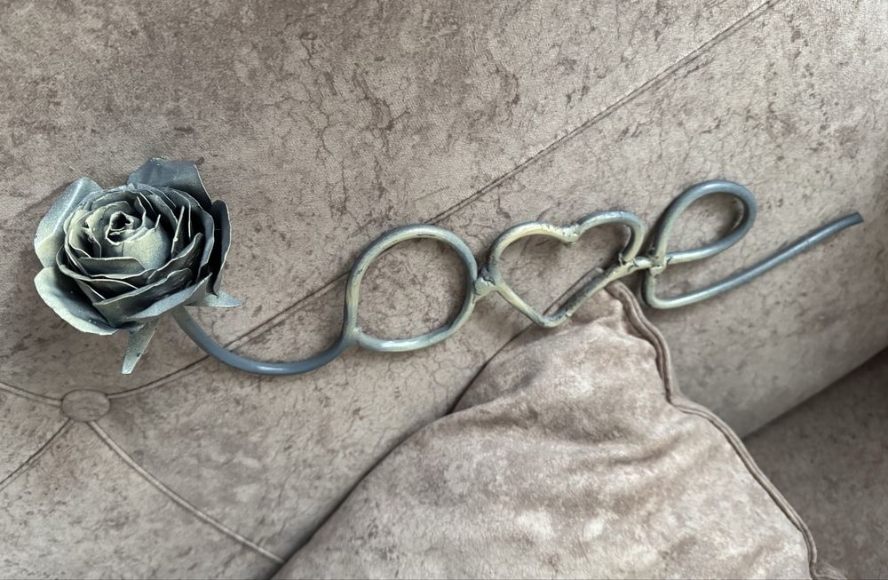 Подарок роза из металла Love