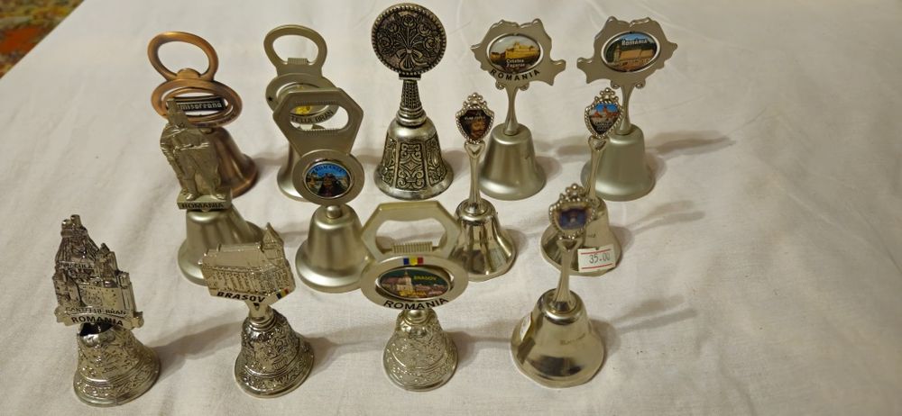 Vand clopotei ornamentali de colectie.Vezi cele 8 poze atasate